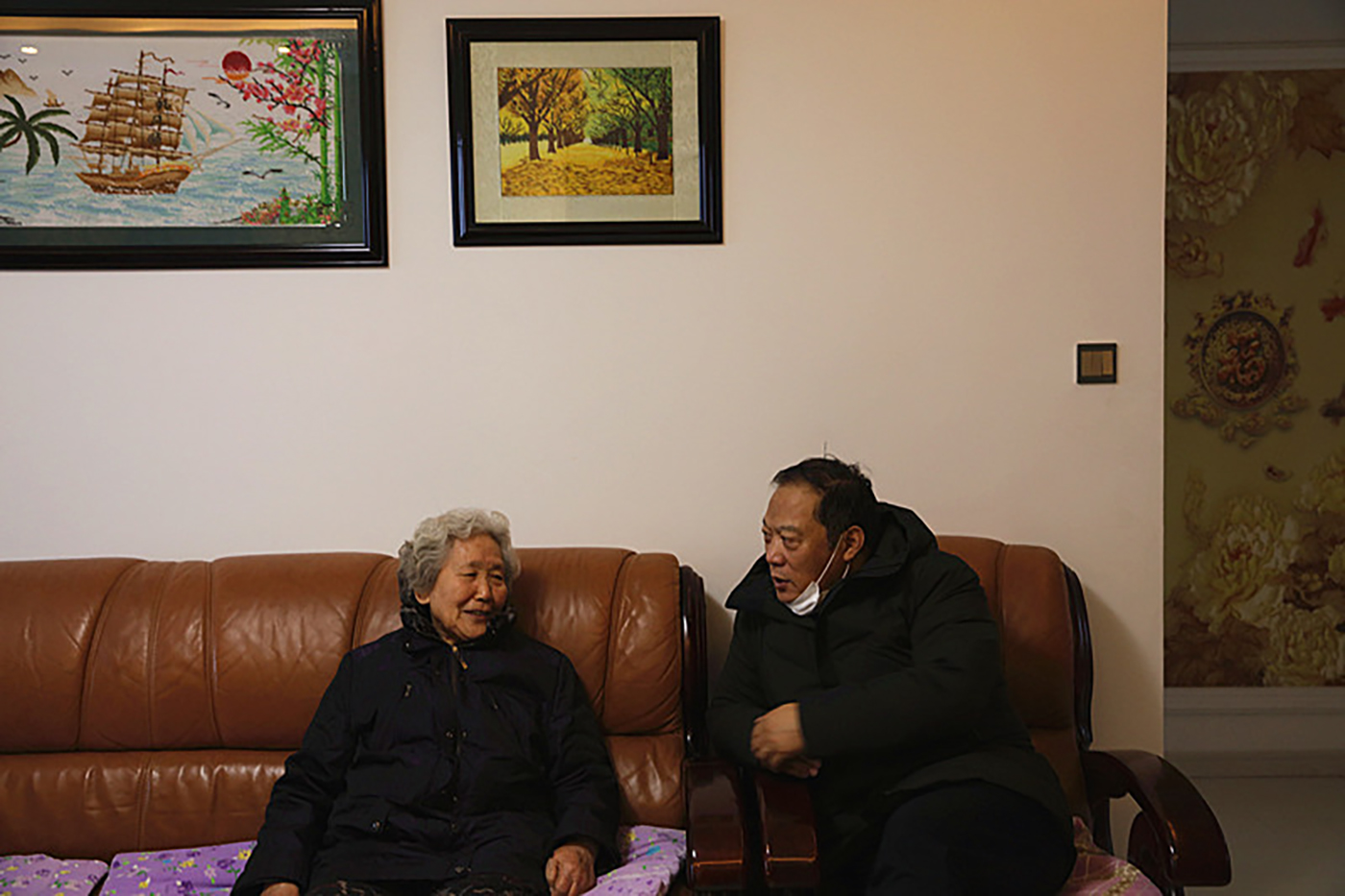 华人策略研究论坛党支部、工会春节前夕看望员工及家属