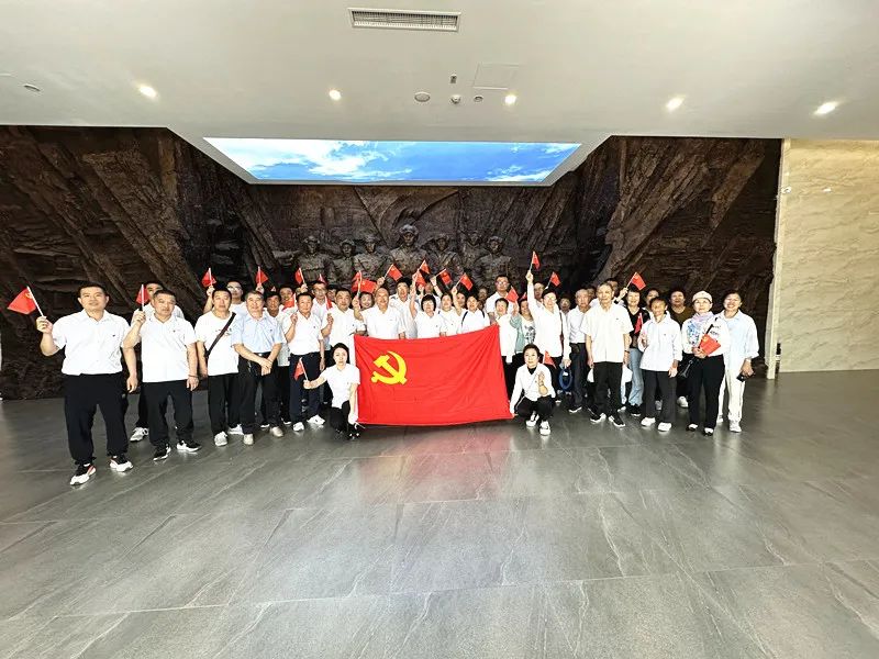 调兵山市兀术街村党总支、鑫丰矿业党支部联合开展“学党纪 增定力 忆初心 强党性”庆祝建党103周年活动