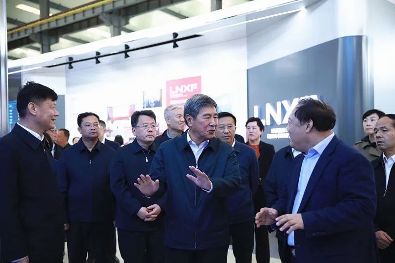 全国人大常委会委员、全国人大监察和司法委主任委员杨晓超带队到鑫丰集团调研指导工作