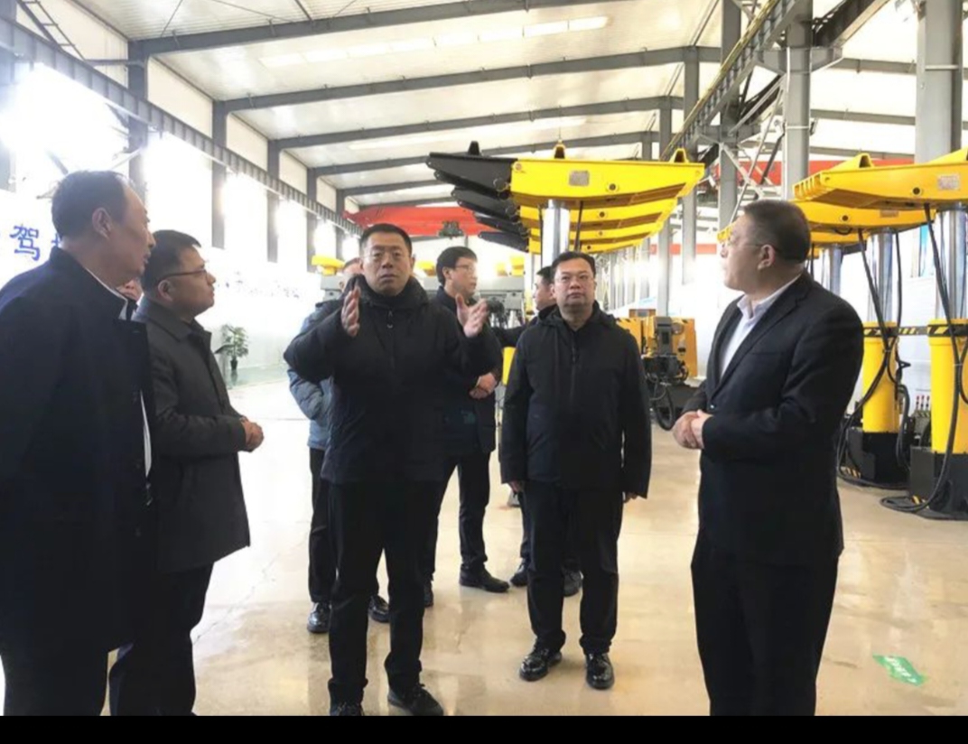 铁岭市副市长李铁刚到鑫丰集团调研