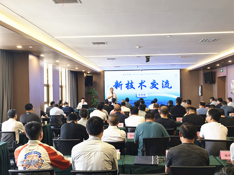 张希望主任在新疆煤矿安全监察局举办的专项 培训班上做专题技术讲座