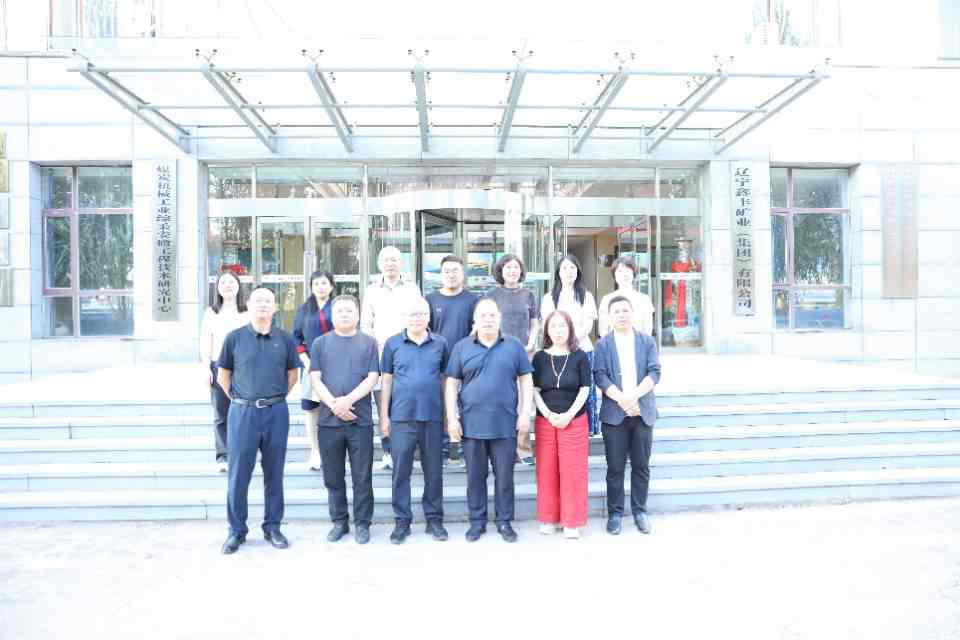 辽宁省作协《种文学送文化》志愿服务活动走进鑫丰集团